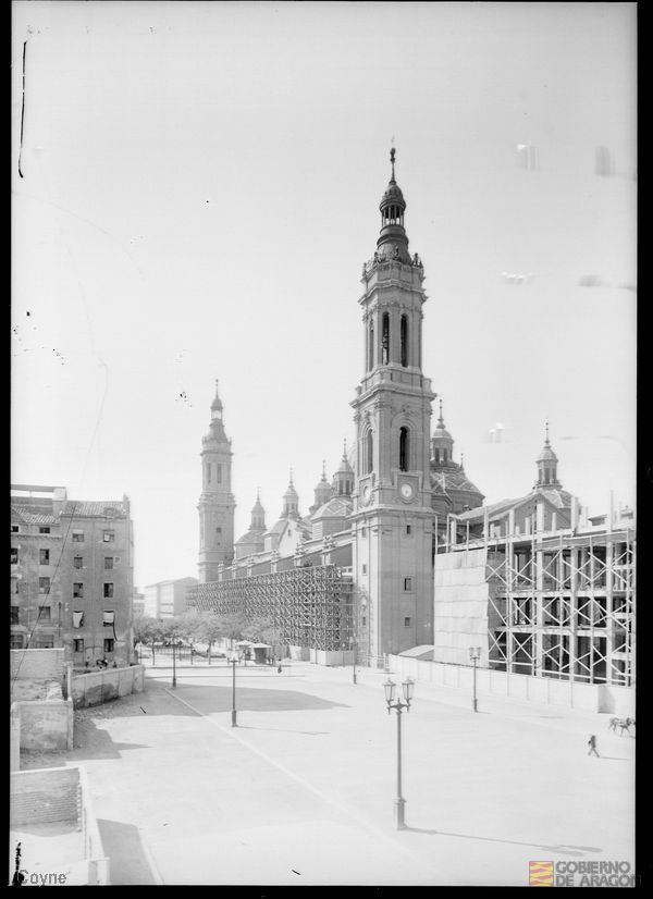 Plaza de Nuestra Señora del Pilar. Catedral Basílica de Nuestra Señora del Pilar. Ayuntamiento
